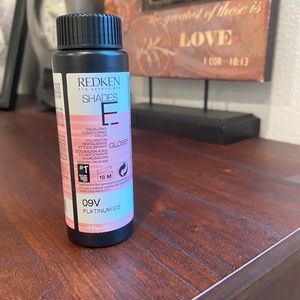 Redken shades EQ 9v